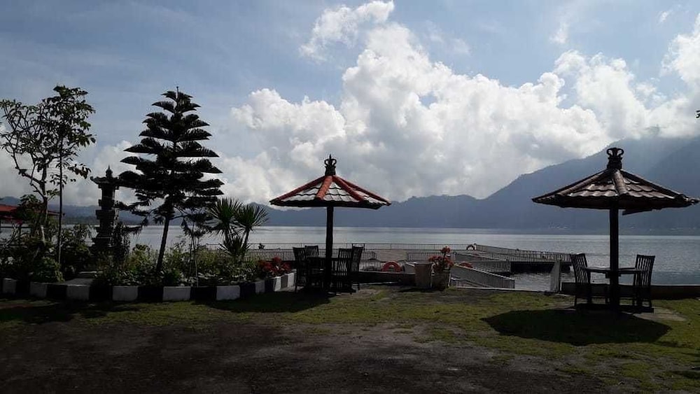 Batur Lakeside Huts