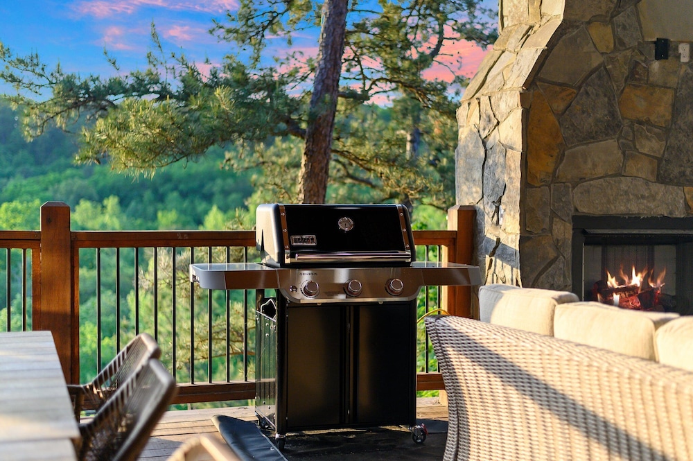 Luxury Retreat in Broken Bow