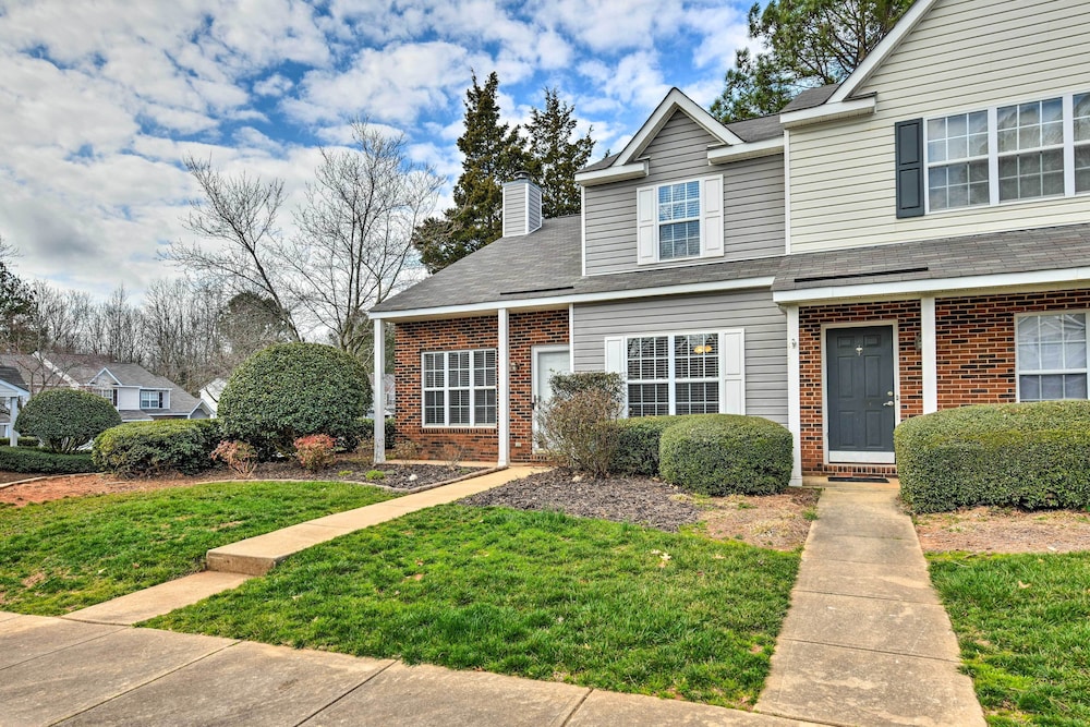 Chic Charlotte Townhome w/ Community Pool view 3