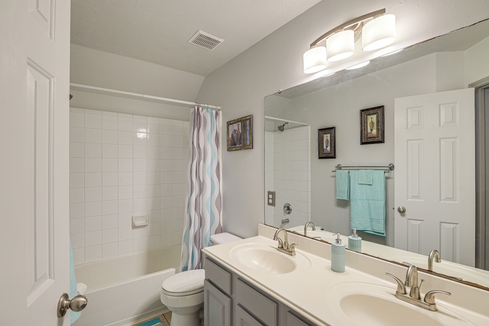 12 Mi to Dtwn Houston: Family-friendly Home!
