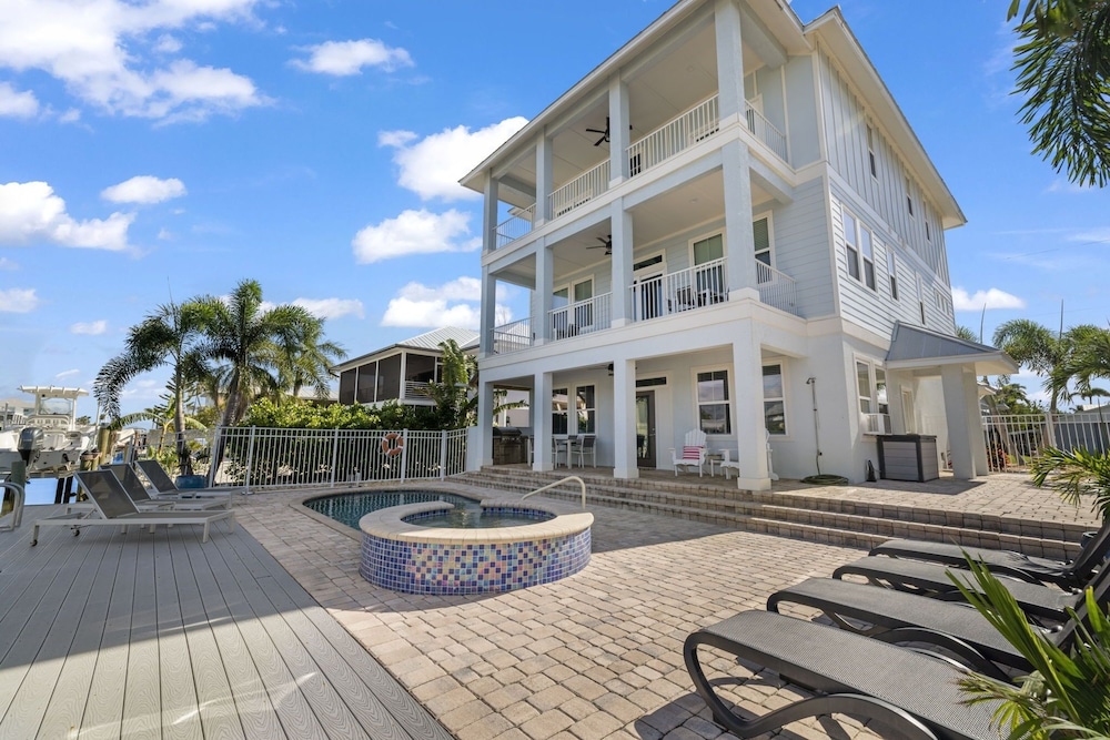 143 Catch And Relax: 5br Home W/ Pool & Spa! 5 Bedroom Home