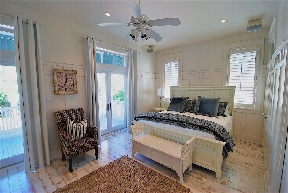 Bella Casa - Private House With Hot Tub 4 Bedroom Home by RedAwning