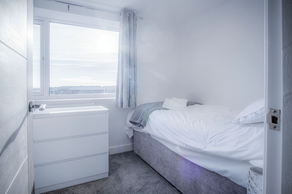 Oasis - 2 Bed Apartment - Ocean Breeze