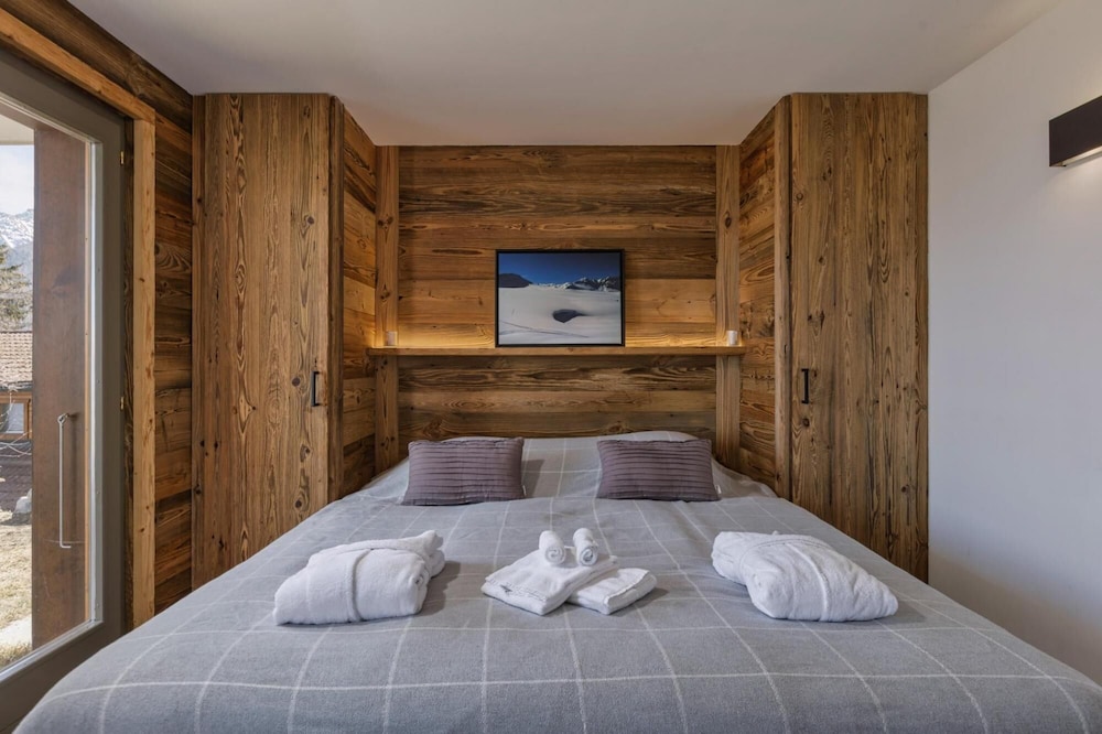 Chalet Capricorne -impeccable Ski in out Chalet With Sauna and Views