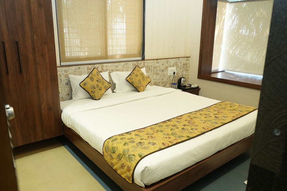 Coconut Lagoon Agro Resort