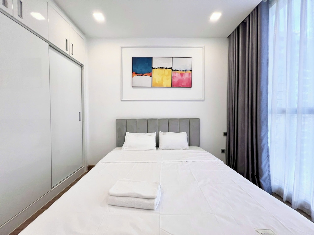 Apartment Landmark 81 by Urban Home