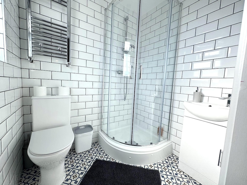 Housesleeps10-5bed- Citystay-parking-tv