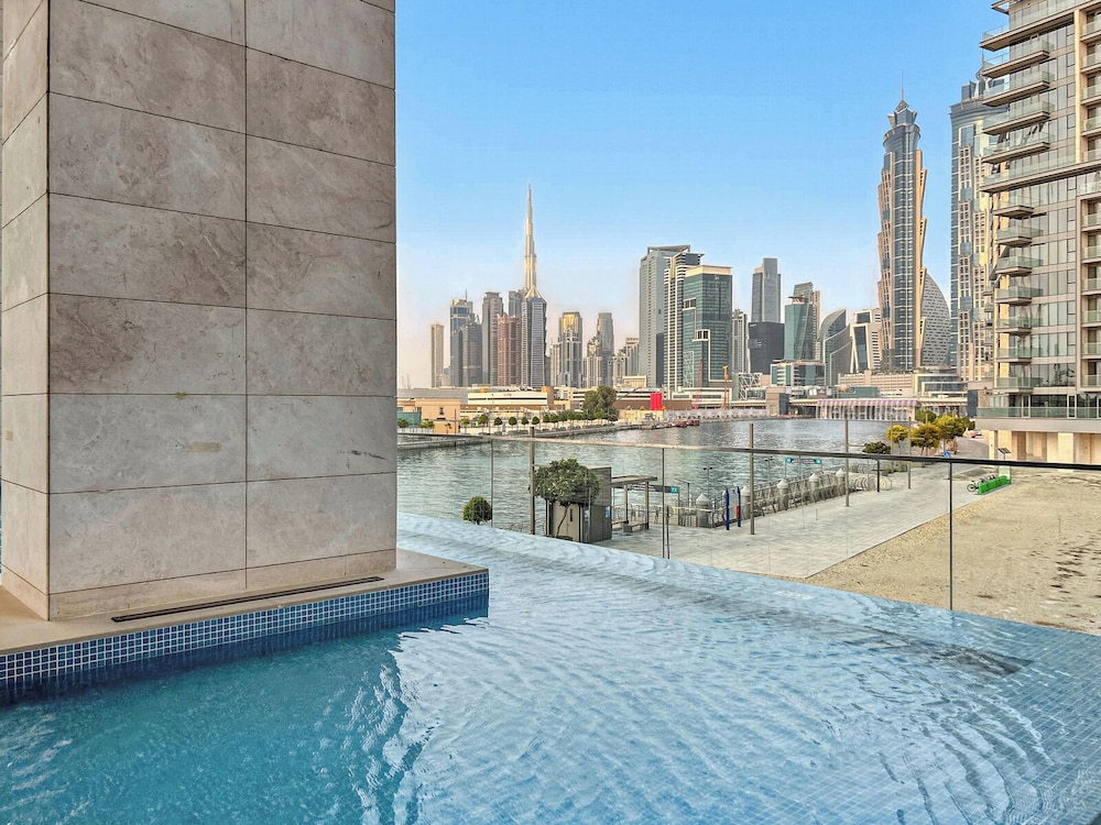 2BR M Water Views Near Downtown