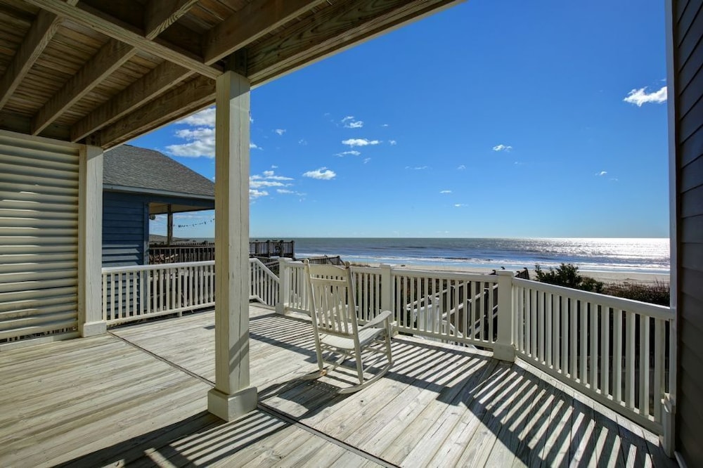 The Seventh Day 6 Bedroom Home by RedAwning