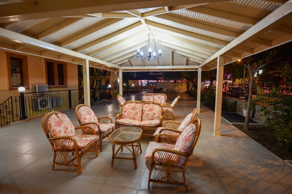 Belcehan Beach Hotel - Image 15