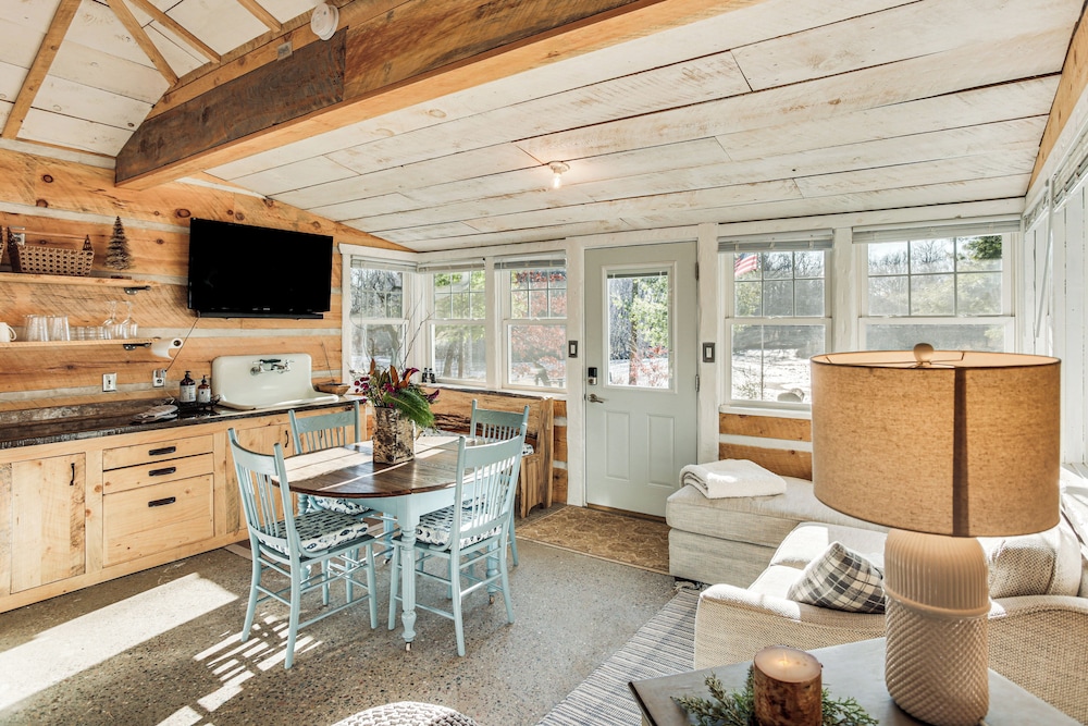 4 Mi to Main Street: Riverfront Minnesota Cabin