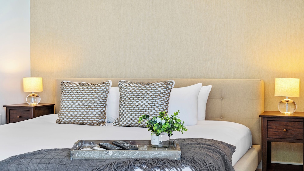 Luxury Vacation Rentals at The Setai by LRMB