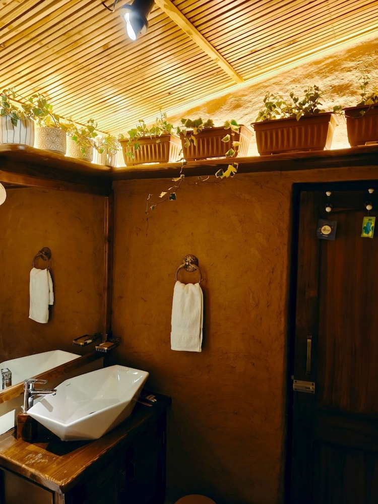 SNOVIKA THE ORGANIC FARM AND STAYS