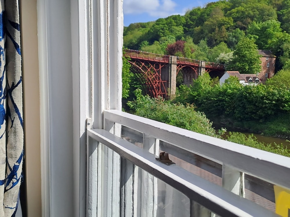 Ironbridge View Townhouse