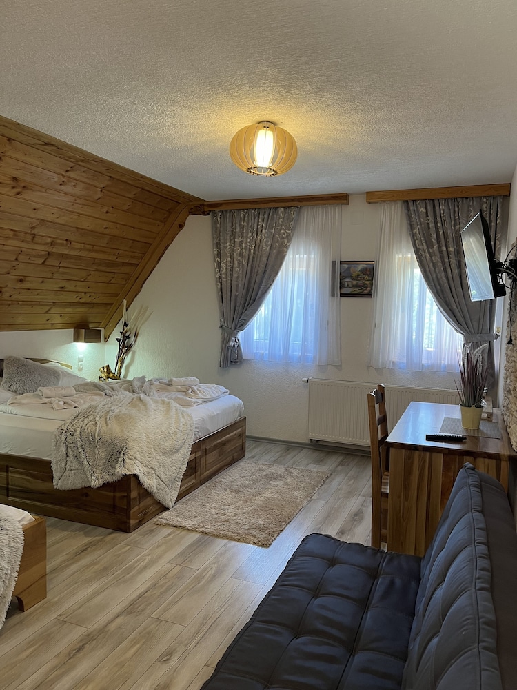 Rustic Inn River 2