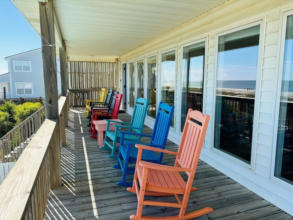Clamelot 4 Bedroom Home by RedAwning