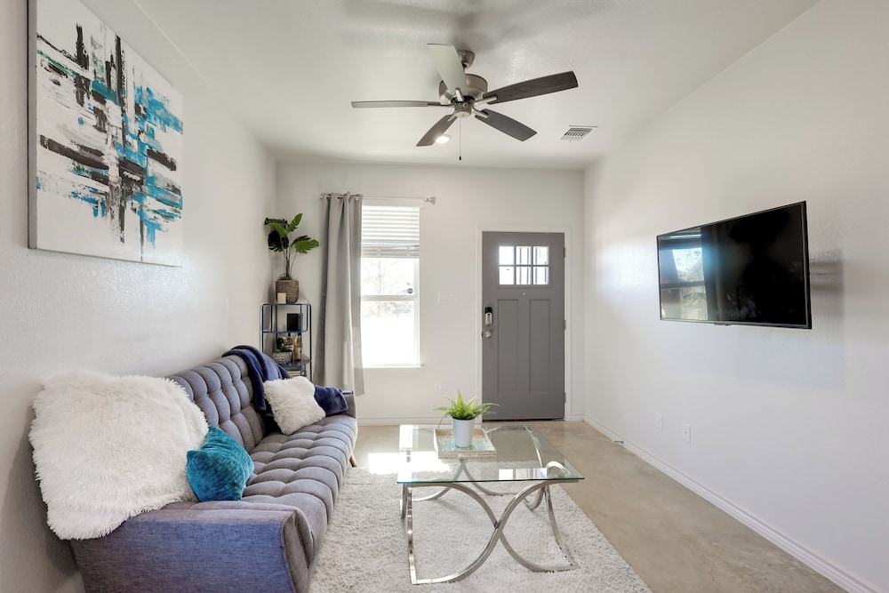 2 Mi to Downtown Temple: Pet-friendly Home w/ Yard