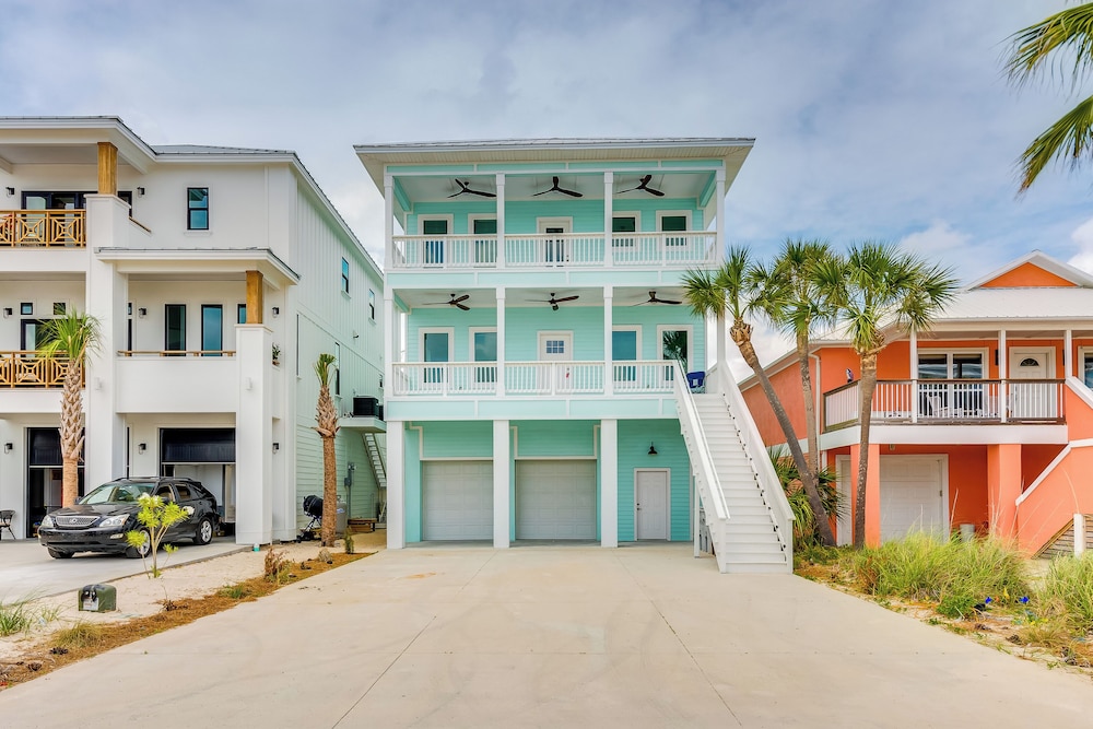 Walk to Beach: Home w/ Ocean View in Navarre!
