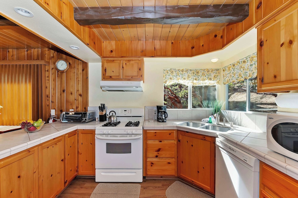 Acorn Acres Lake Views for 8
