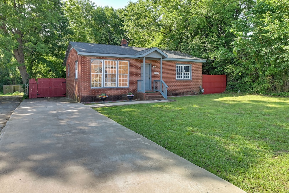 2 Mi to Center City: Charlotte North End Home