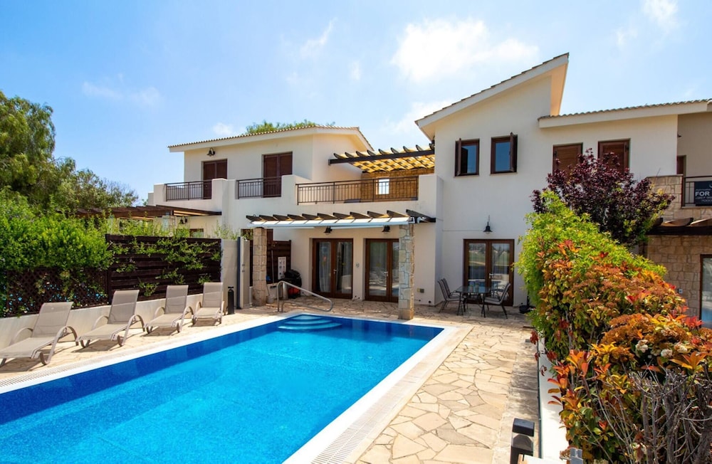 Hg07 Adjacent to Aphrodite Hills- Private Pool, Large Terrace