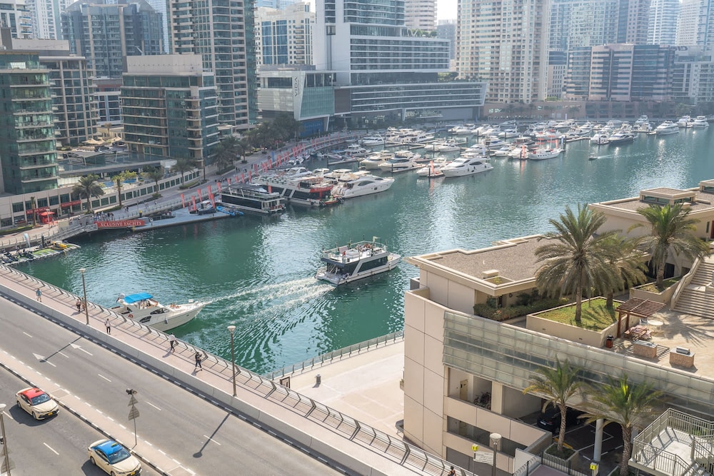Elegant 1-bedroom Apartment for 4 in Dubai Marina