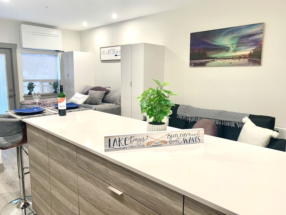 Vernon Vacations - Romantic Lakeside Studio Suite - Property Image 1