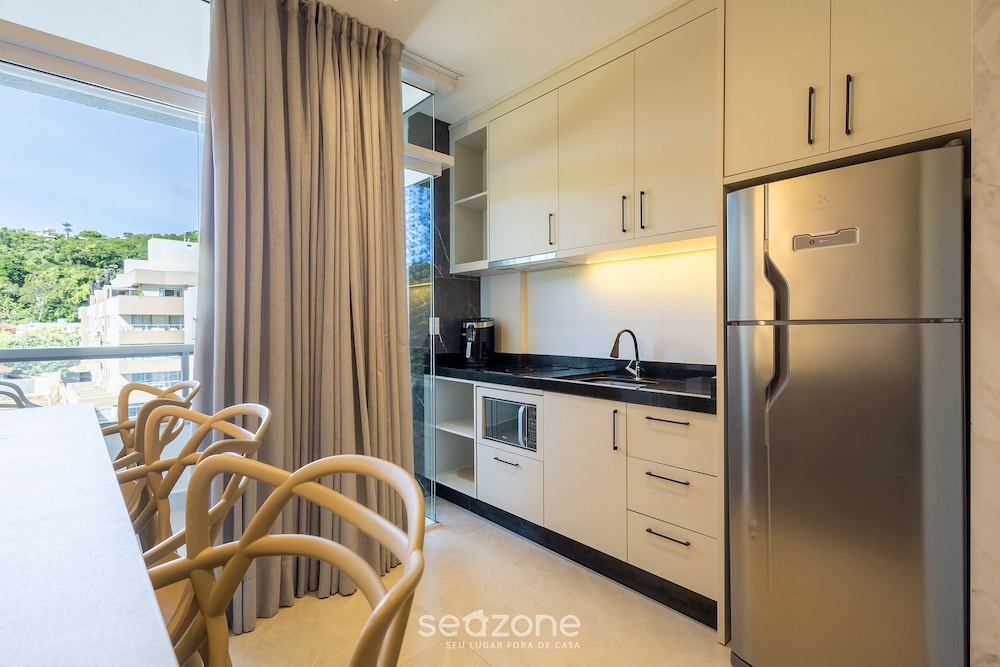 Your Exclusive Stay With Pool and Jacuzzi Just 500 Meters From the Beach - ELF