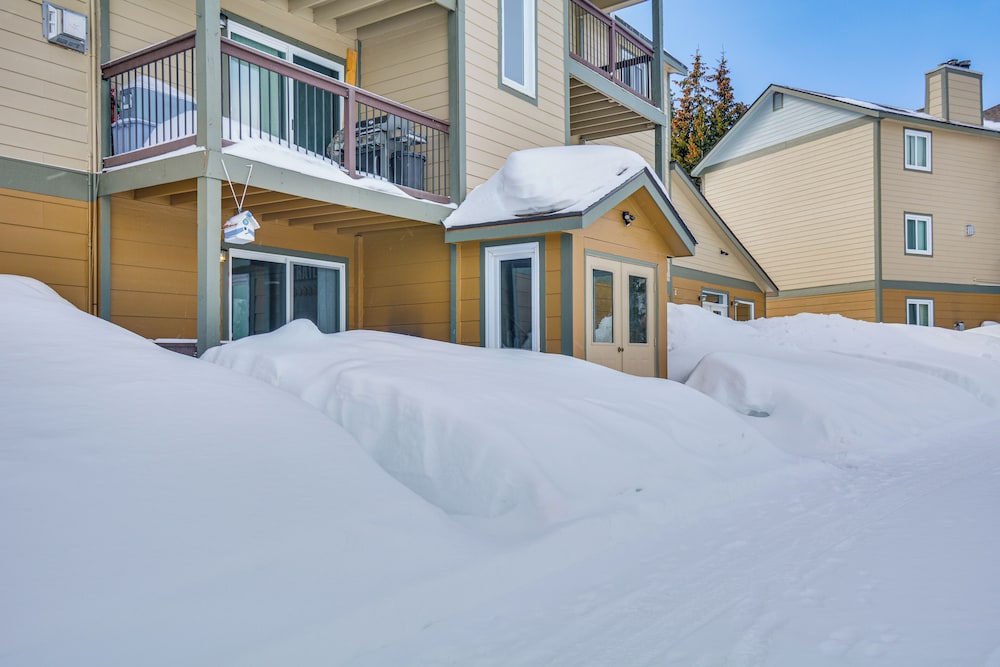 Breckenridge Area Condo w/ Mountain Views
