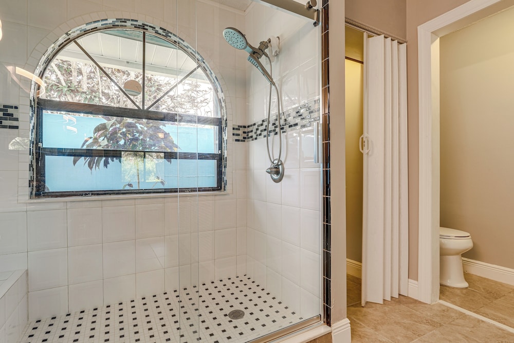 Private Pool & Yard: Family Home in Port St Lucie