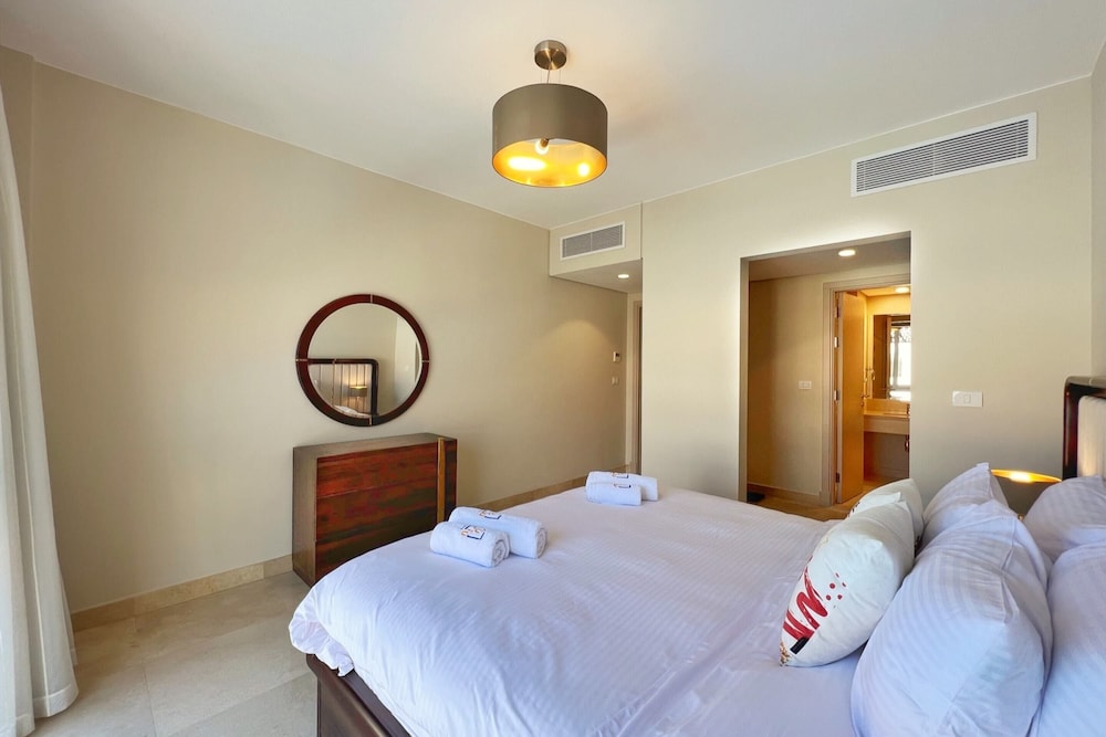 Xuru Stays I Homestyle 3BR Penthouse Pool & Beach View