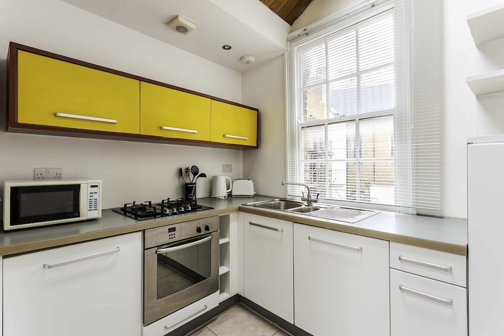 Bright Marylebone Apartment