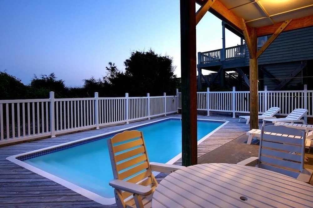 R & R By The Sea 4 Bedroom Home by RedAwning