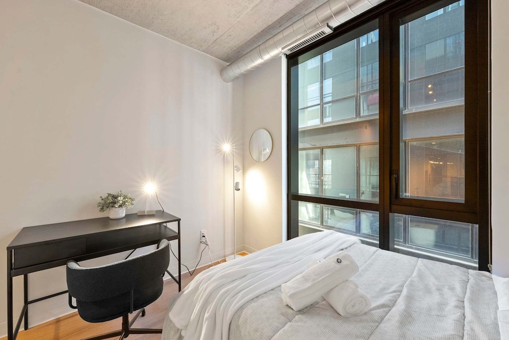 3 Bed 3 Bath High Rise With Gym Amenities