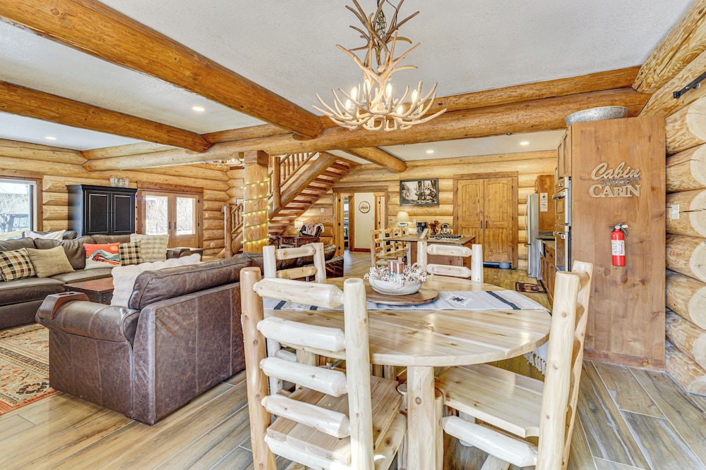 Cabin 3/4 Mi to Red River Ski & Summer Area