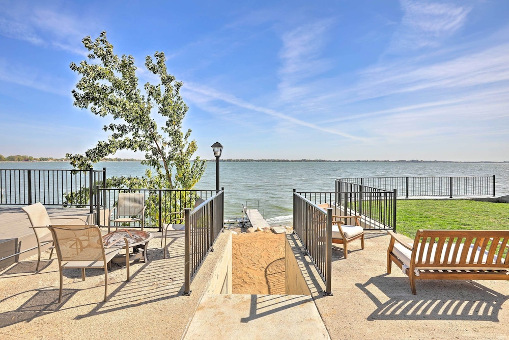 Watertown Vacations - Chic  Cozy Cabin With Private Hot Tub  Beach! - Property Image 1