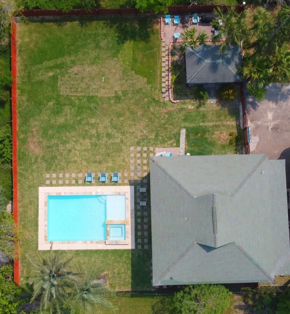 Madre Azul Bay House 3 Bedroom Home