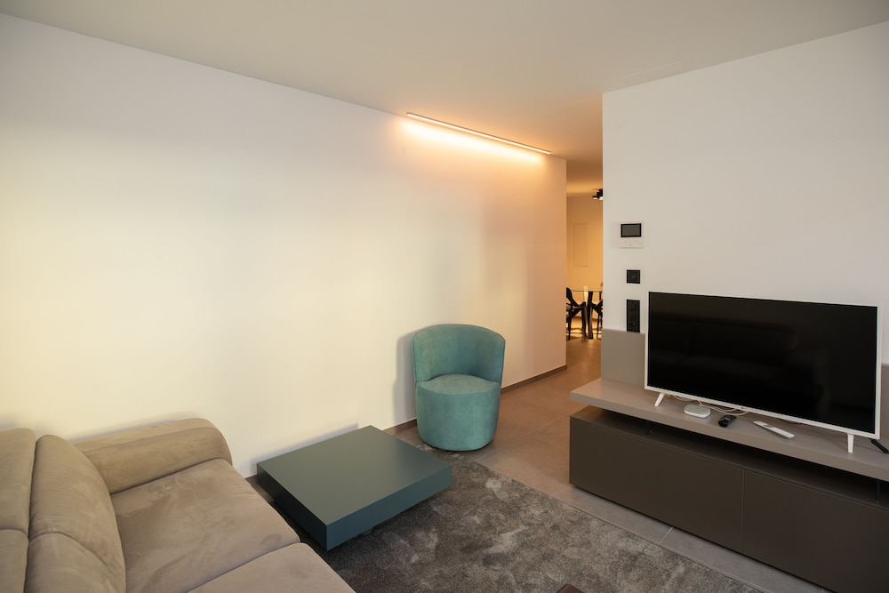 Res.3544 Jr Suite 207