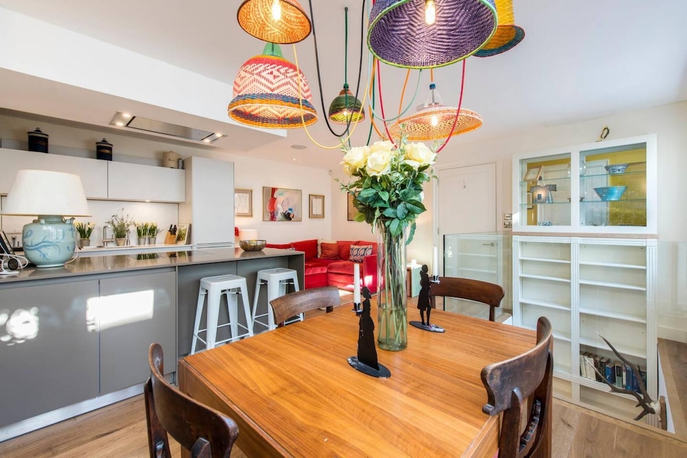 Colourful 3 Bed Notting Hill With A C