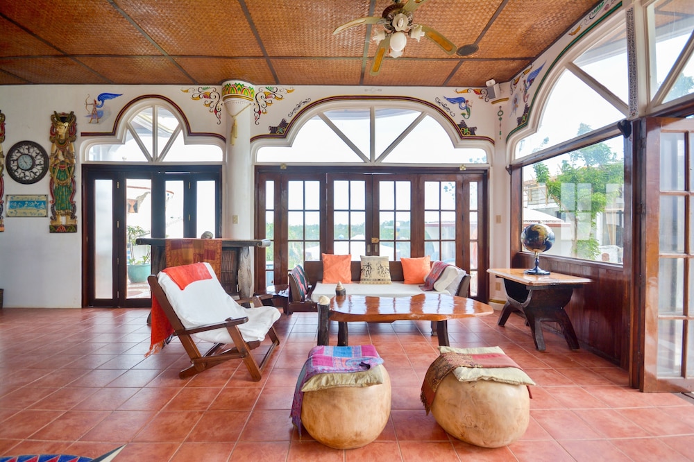 Jade's Casa de Arte view 2