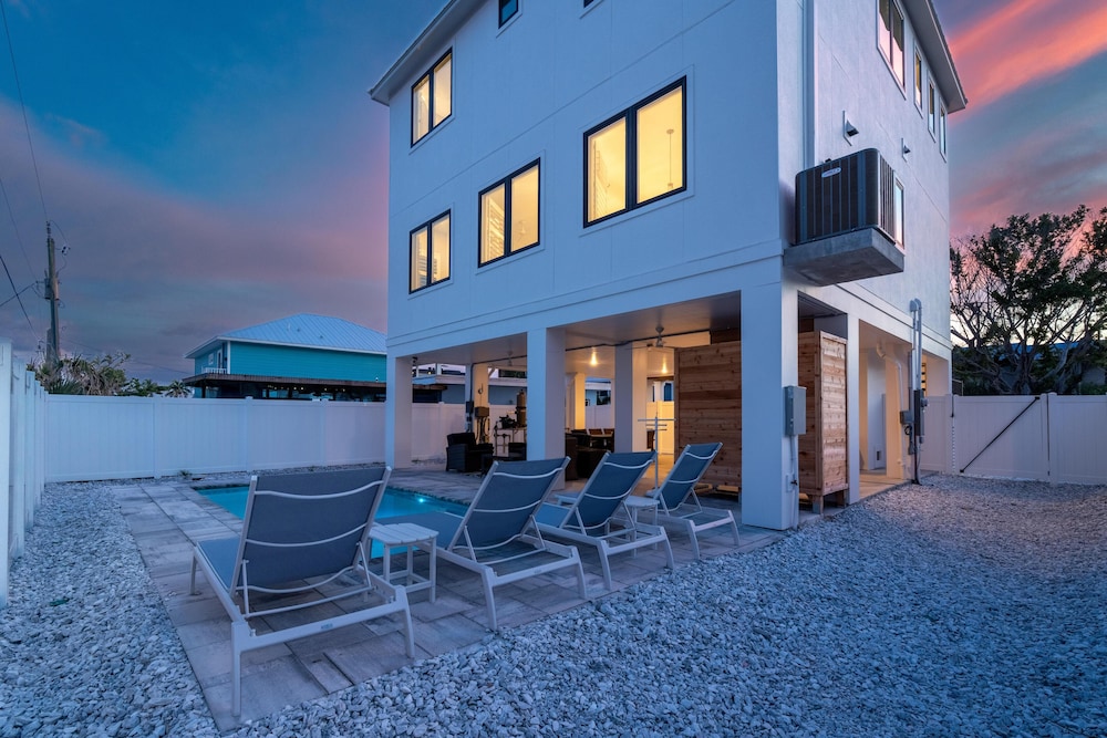 Mod Cottage