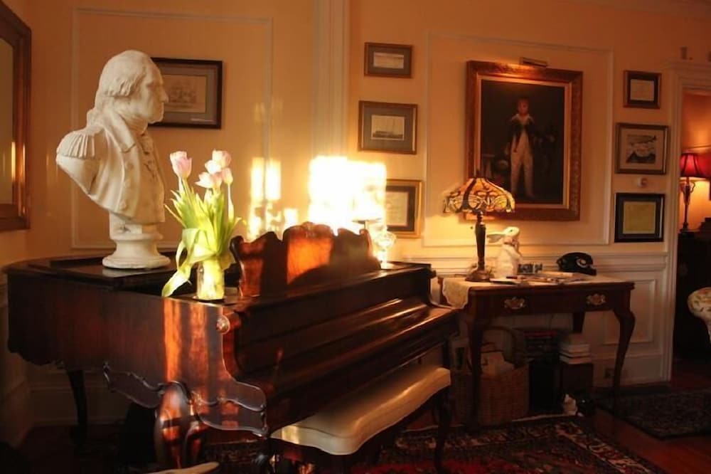 Captain David Kelley House Bed & Breakfast