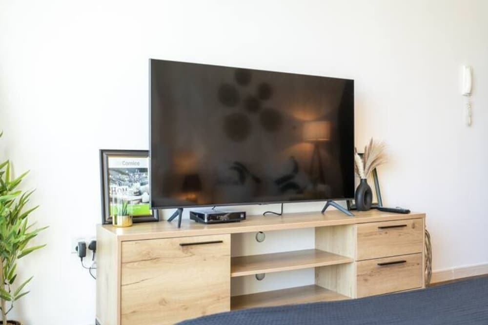 Calm Studio Apartment Right by the Golf Courses in Sports City