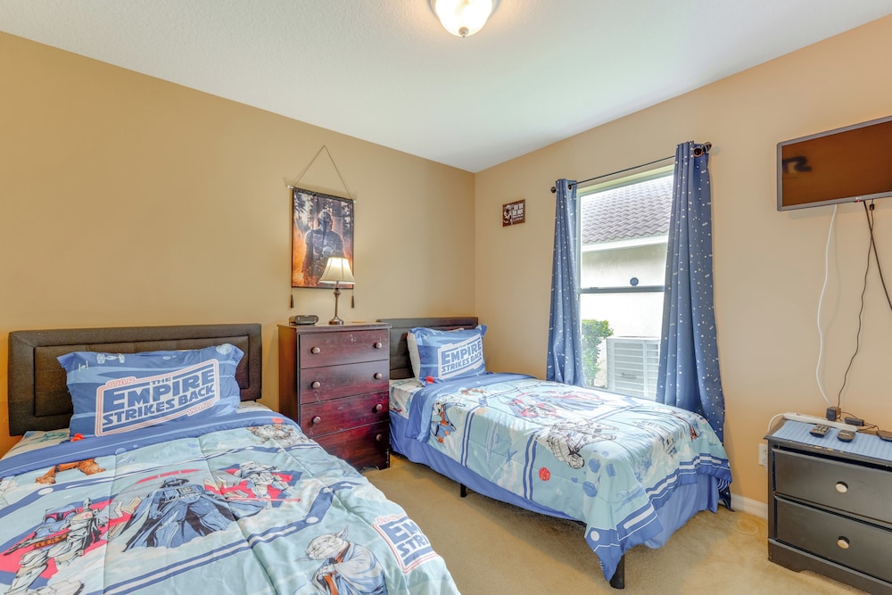 10 Mi to Wdw: Home w/ Themed Rooms, Pool & Lanai