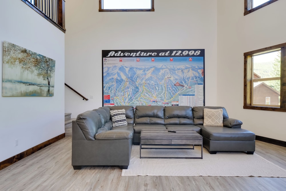 Aspen Grove Views: Spacious Duplex 5 Mi to Breck
