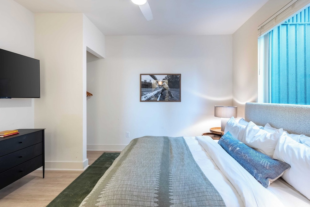 Sleeps 24 Rooftop, Game Room & Outdoor Spaces Just 10 Min to Broadway Outrider by Avantstay