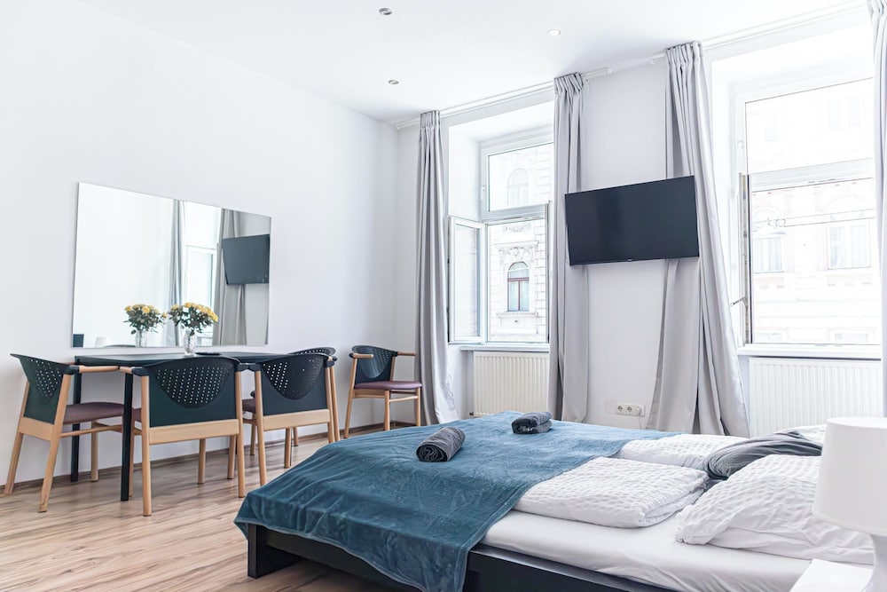 Bright 2BR Flat Near Westbahnhof