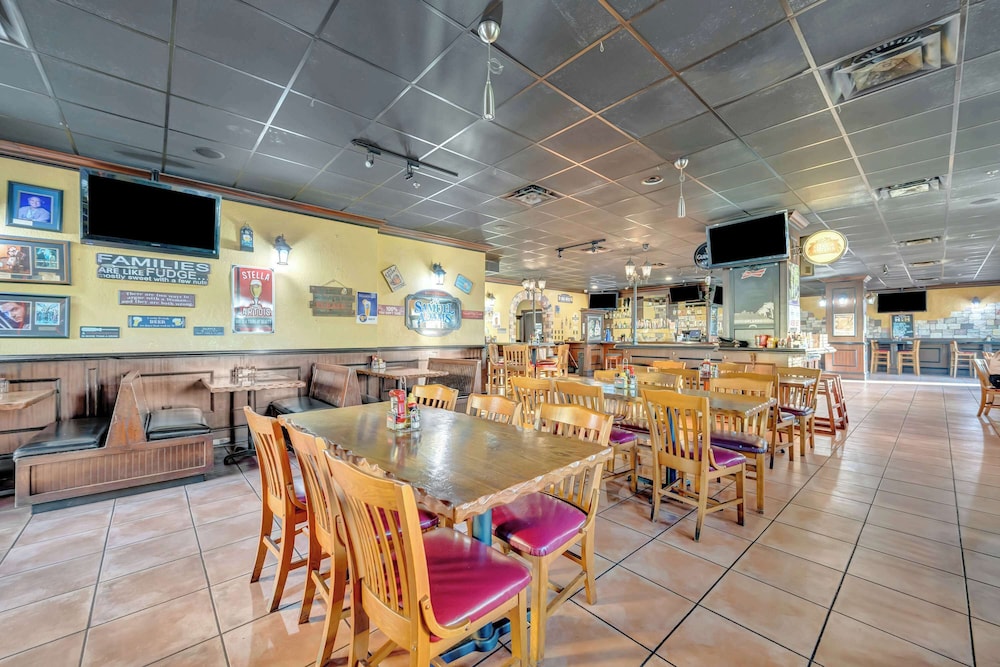 2BR Fireworks View With Pool Spa 5 Minutes to Disney