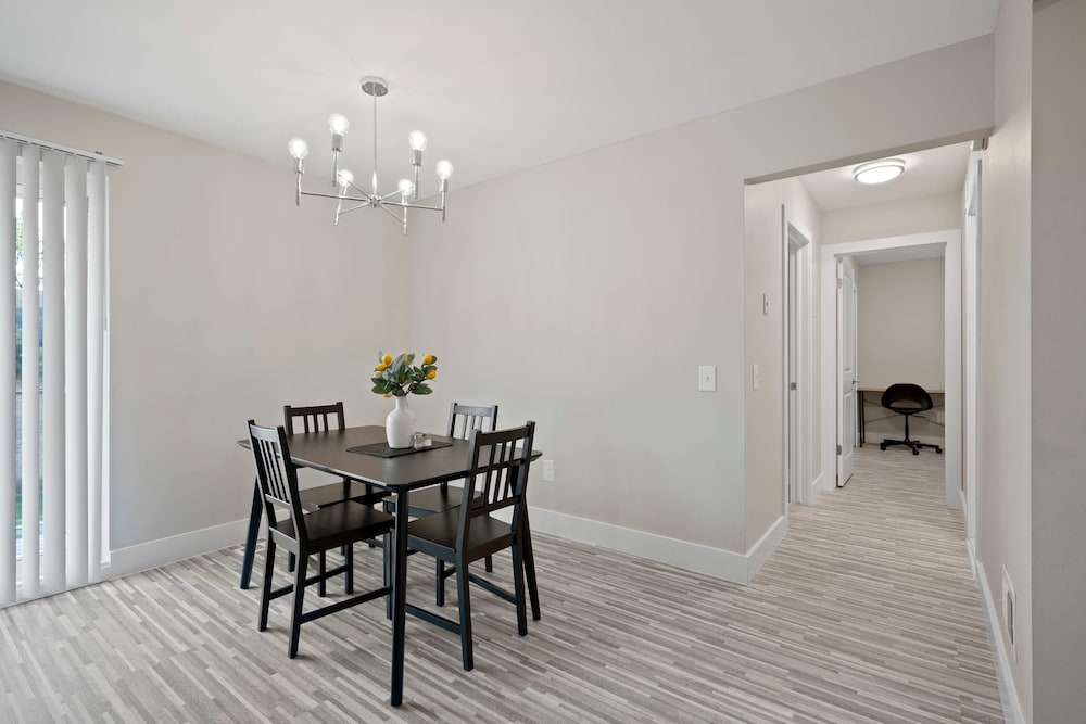 Comfortable 2BR 2BA Home Away From Home