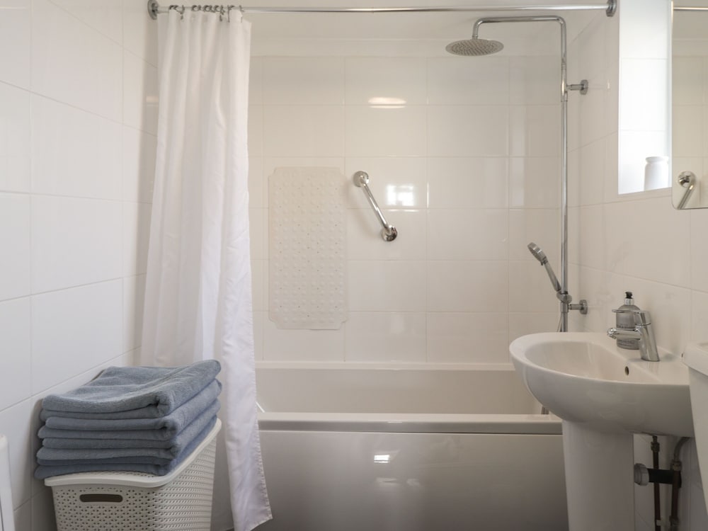 3 Seaview Cottages view 4